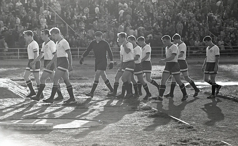 Lev Yashin I Dynamo Moskva Tidenes Forste Malvakt I Gullballen Karingen